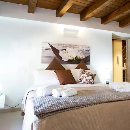 Papyri Apartment *