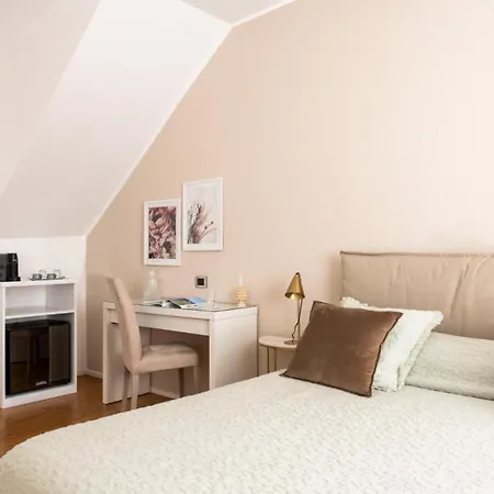 Moncada & Bed & Breakfast