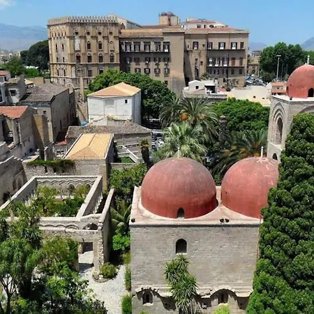 Porta Vicari With View In Downtown Apartment