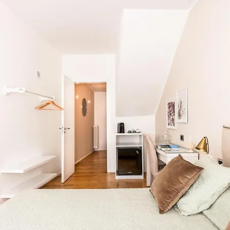 Moncada & Bed & Breakfast