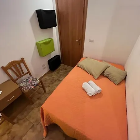 Stanza Privata Dotata Di Tutti I Comfort-centro Storico Palermo