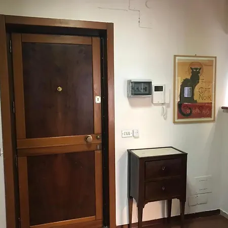 Lively In Center Apartment