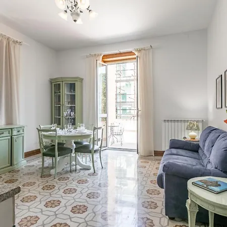 Apartment Botanical Gardens And Giulia Lovely