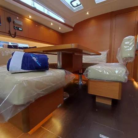 Botel Sama Houseboat