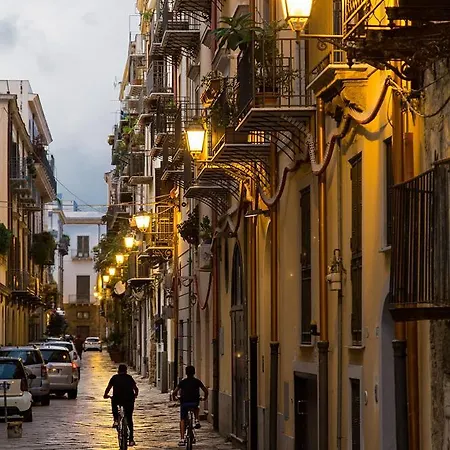 Casa Dadà, Romantic House In Historic Centre Apartamento Palermo