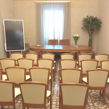 تونيك فندق باليرمو