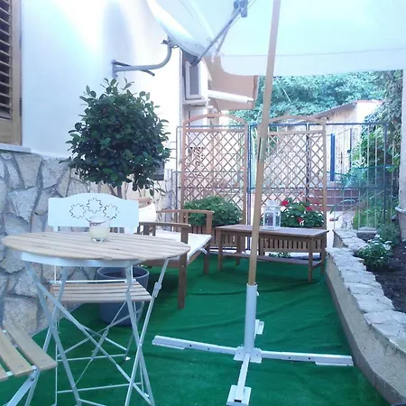 לינה וארוחת בוקר La Piazzetta