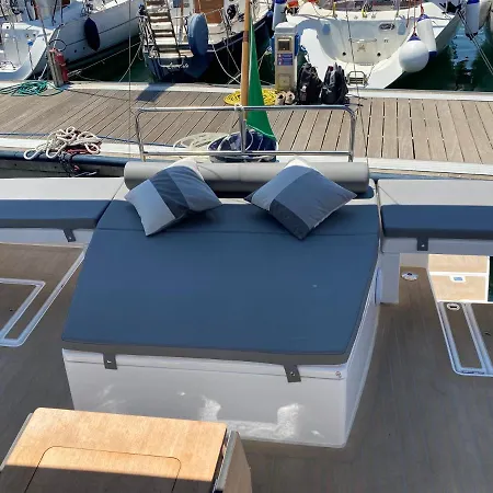 Botel Sama Houseboat Palermo