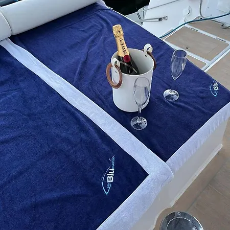 Botel Sama Houseboat Palermo