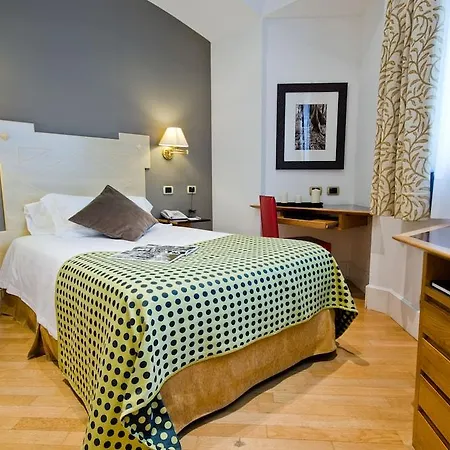 Plaza Opera 4*