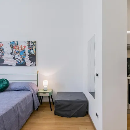 Corso Dei Mille Station Flat With Balcony Apartment