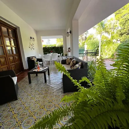 Fugari Mondello Holiday home *