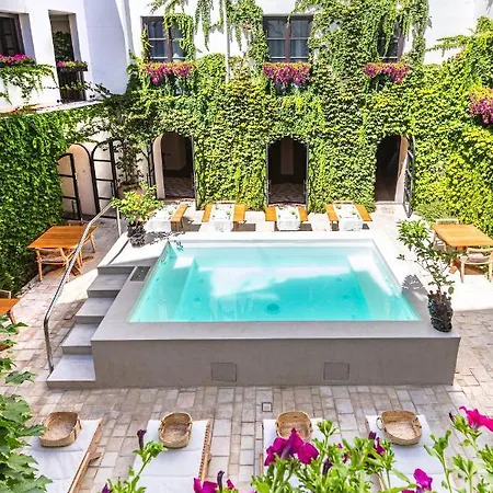 Casa Nostra Boutique & Hotel