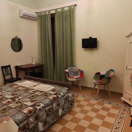Couette-café Palazzo Corvino 3*
