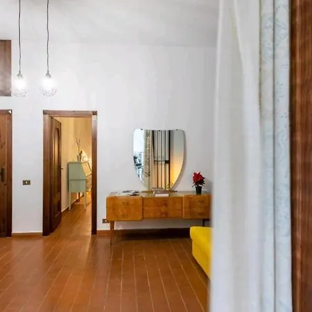 Apartment Dame