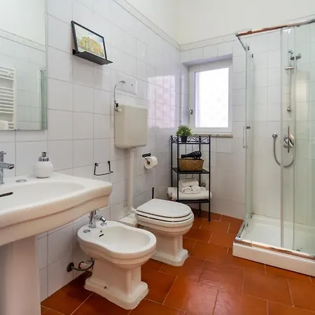 Isula Guest house *