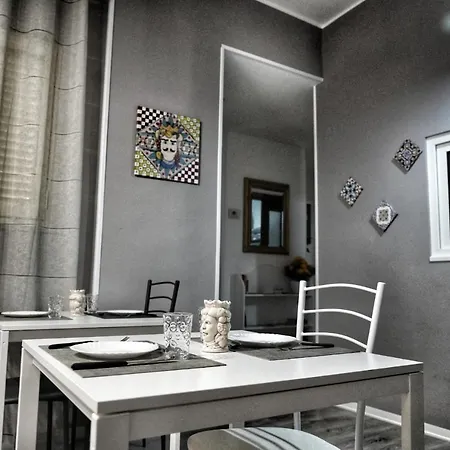 فندق مبيت وإفطار La Casa Del Moro - Al Politeama *