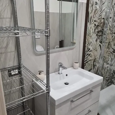Life Guest house *