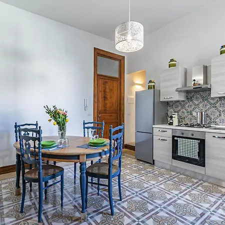 Botanical Gardens And Giulia Lovely Apartment