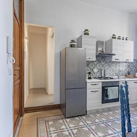 Botanical Gardens And Giulia Lovely Apartment