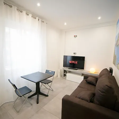 Life Guest house *