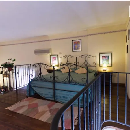 Apartment Charming Mezzanine Flat In Centre