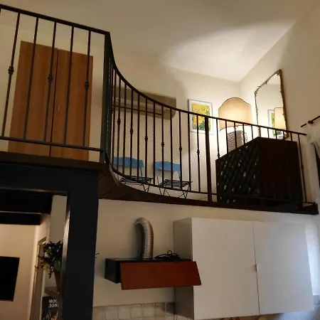 Charming Mezzanine Flat In Centre Apartment