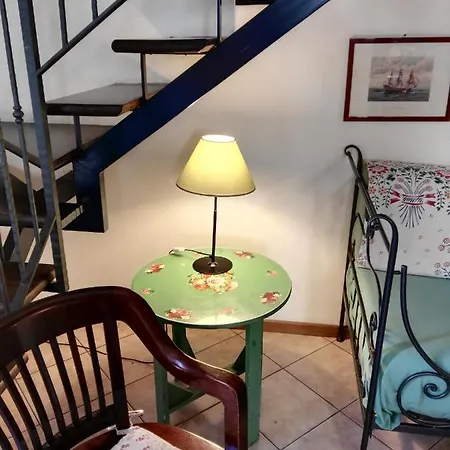 Charming Mezzanine Flat In Centre Palermo