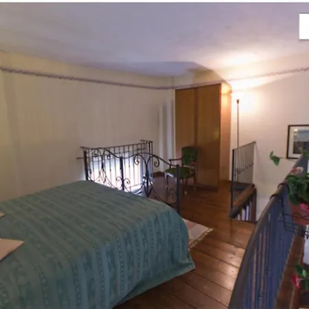 Charming Mezzanine Flat In Centre