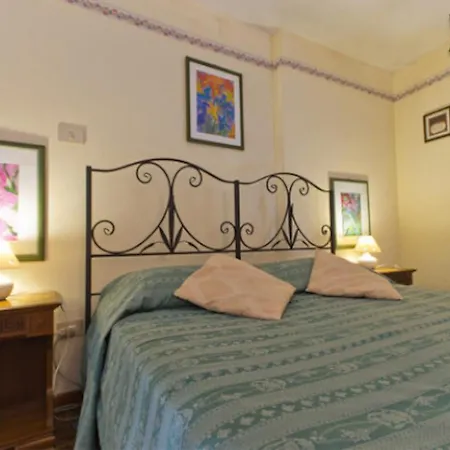 Charming Mezzanine Flat In Centre