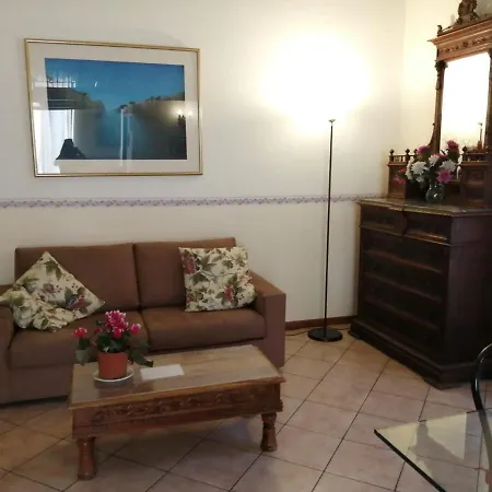 Charming Mezzanine Flat In Centre Apartment *