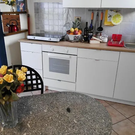 Charming Mezzanine Flat In Centre *