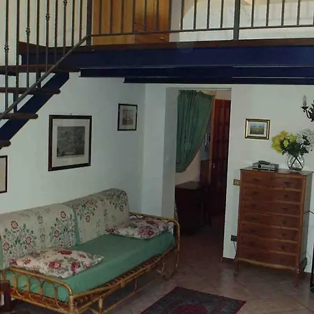 Charming Mezzanine Flat In Centre