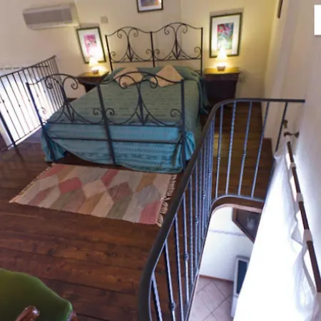 Apartment Charming Mezzanine Flat In Centre