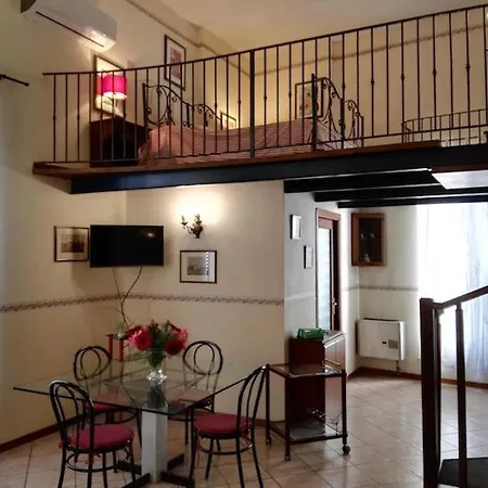 Charming Mezzanine Flat In Centre Apartment Palermo