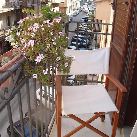 Apartment Charming Mezzanine Flat In Centre *