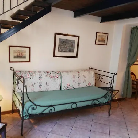 Charming Mezzanine Flat In Centre *