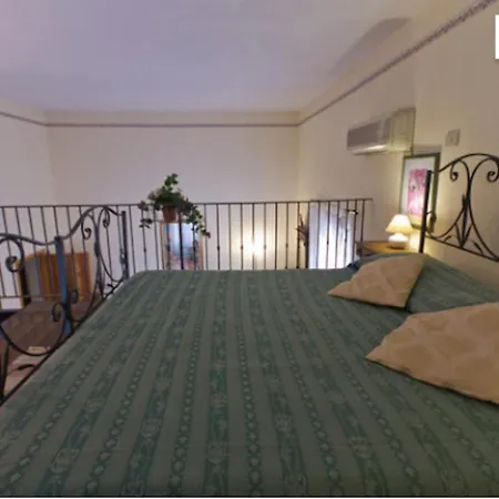 Charming Mezzanine Flat In Centre