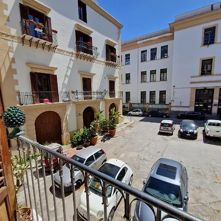 Sikelia Bed & Breakfast *