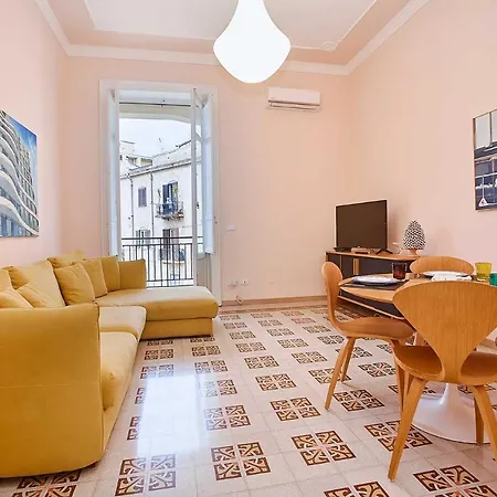 Kmc - Yellow Apartment *