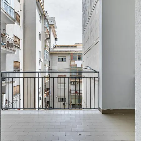 Via Liberta Roomy Apartament