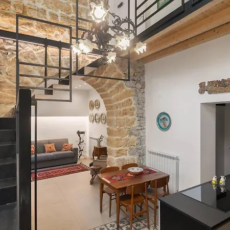 The Garden Boutique By Domusicily Apartment