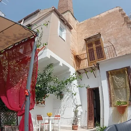 Dietro Il Massimo Guest house *
