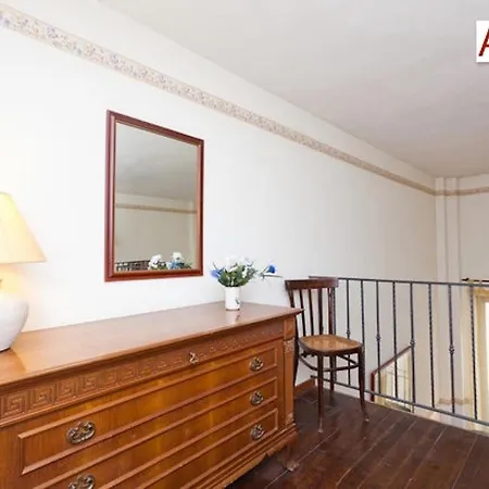 Charming Mezzanine Flat In Centre Apartment Palermo