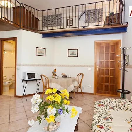 Apartment Charming Mezzanine Flat In Centre Palermo