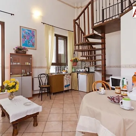 Charming Mezzanine Flat In Centre Apartment
