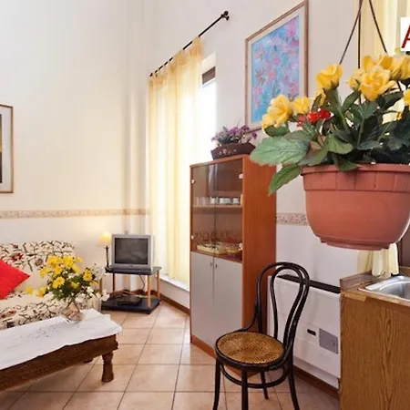 Apartment Charming Mezzanine Flat In Centre *