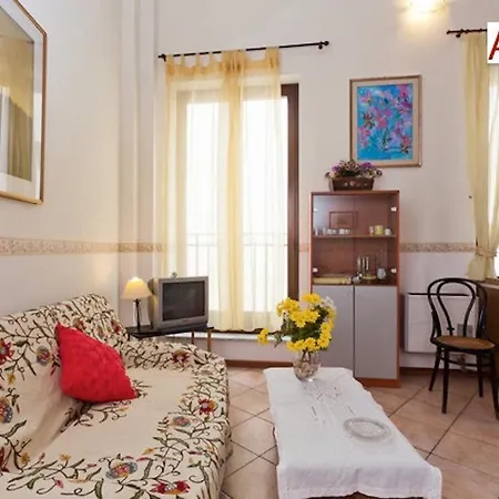 Charming Mezzanine Flat In Centre Apartment *