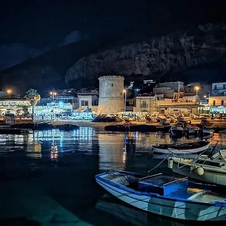 Mondello Manick Mare Apartment