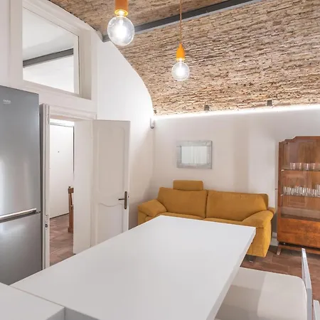 Apartment Calderai 82 1 E 2